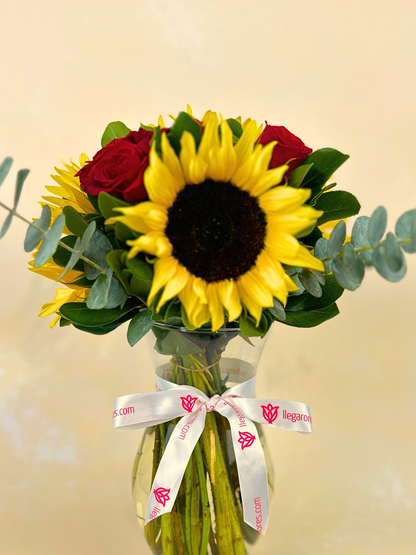 Arreglo de Girasoles con Rosa Roja