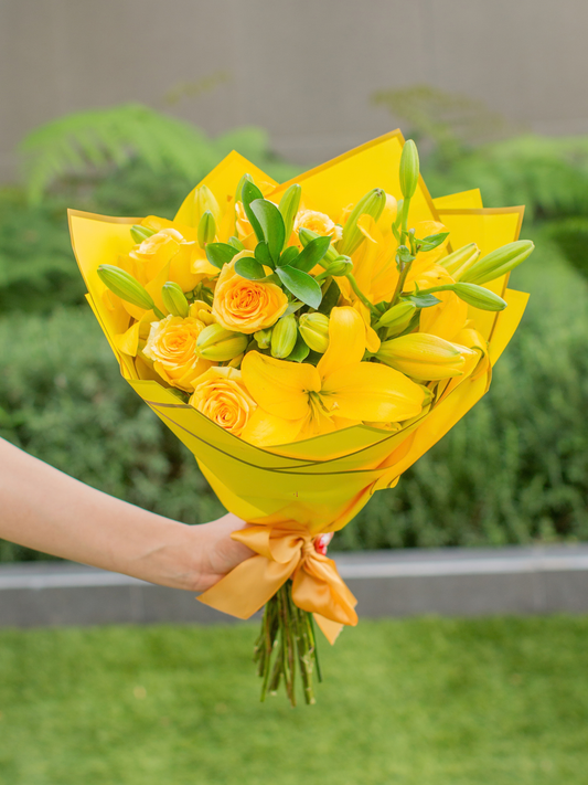 Ramo de Rosas Amarillas con Lilies